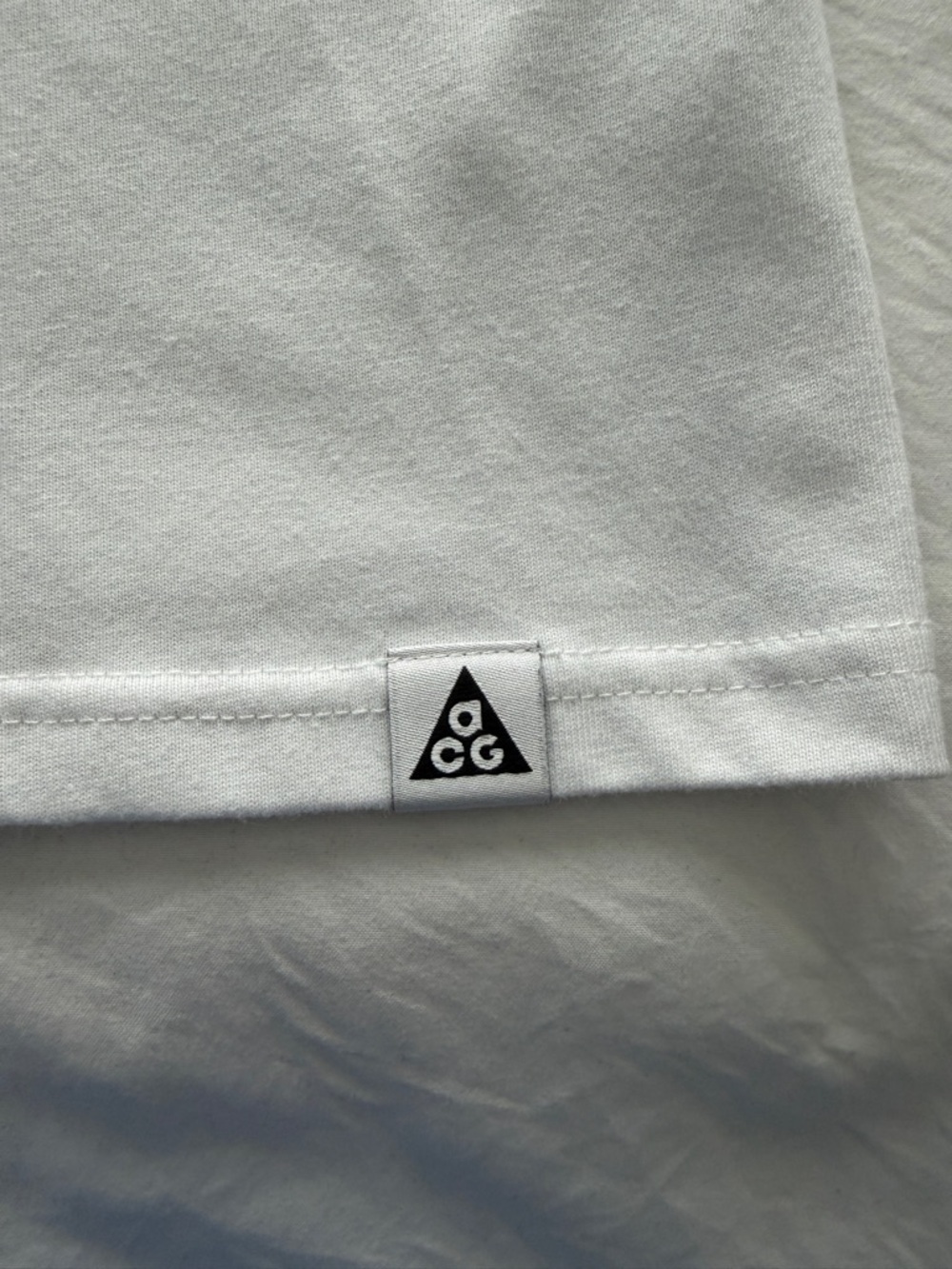 Nike ACG White Short-Sleeve Tee with Black Graphics - Picture 3 of 8